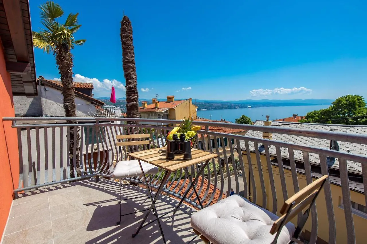 Villa Lomida Opatija 0*,  Kroatien